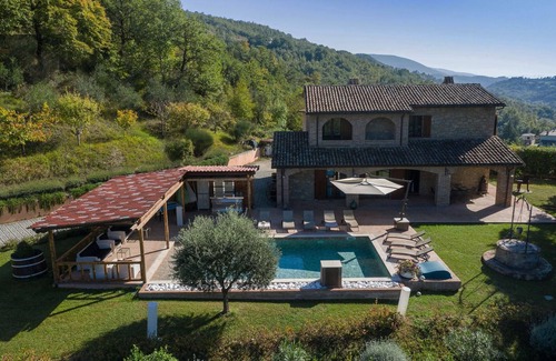 Valtopina Villa | Villa Adriana 10 - Four Bedroom Villa, Sleeps 10