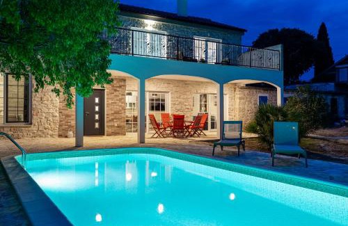 Rastevic Villa | Villa Agape - heated pool