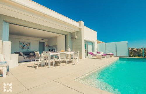 Cumbre del Sol Villa | Villa Aguamarina by Abahana Villas
