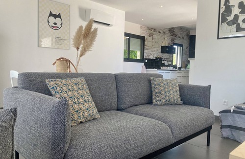 Fabregues Villa | Villa air conditioning, swimming pool. near Palavas Montpellier, Sète. 2nd 15th August available