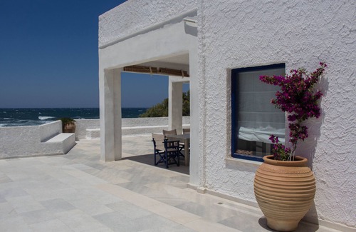 Naxos Villa | Villa Akrotiri – A Star Watcher on the beach