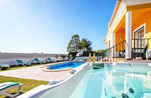 Olhos D'Agua Villa | Villa Alegria by Algarve Vacation