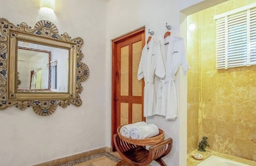 Playa Guitarron House | Villa Alejandra: Majestic house with private beach