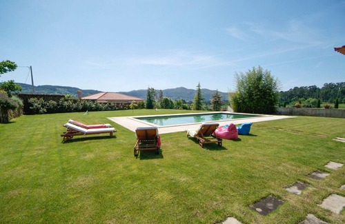Fornelos Villa | Villa Alexa - Six Bedroom Villa, Sleeps 12