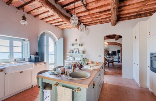Nozanno Villa | Villa Alice, panoramic stone farmhouse to sleep 10 with pool in Lucca