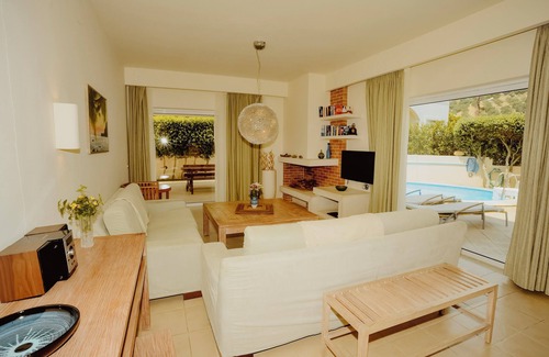 Agios Vasileios House | Villa Alkisti, private pool, near the beach, located in the center of village