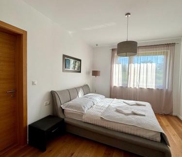 Vonyarcvashegy Villa | Villa Almond