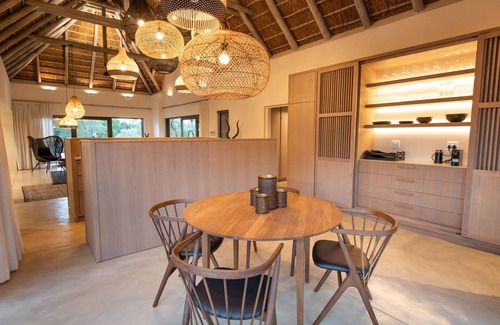 Hoedspruit Villa | Villa Aloë Vera: Breathtaking design & wellness villa in the South African bush