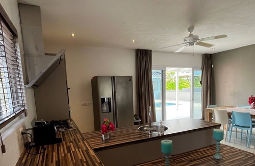 Jan Thiel Villa | Villa Alonso - Four Bedrooms family friendly house within walking distance of th