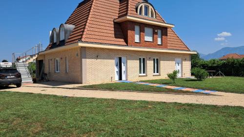 Kamez Villa | Villa Alpine