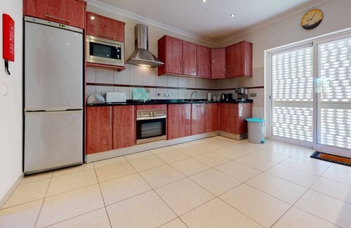 Corte Antonio Martins Villa | Villa Amigo - 4 bedroom villa with pool