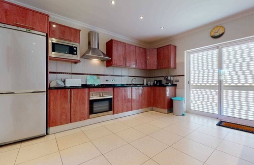 Corte Antonio Martins Villa | Villa Amigo - 4 bedroom villa with pool