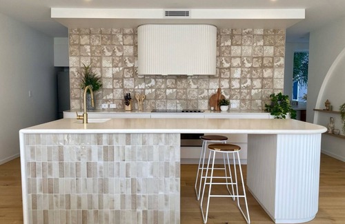 Runaway Bay House | Villa Amalfi - 3 Bedroom, 4 bathroom and 2 living areas