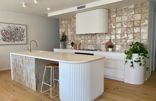Runaway Bay House | Villa Amalfi - 3 Bedroom, 4 bathroom and 2 living areas