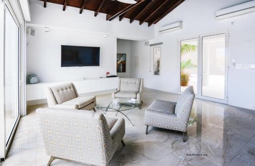 Upper Prince's Quarter Bed & Breakfast | Villa Amalia