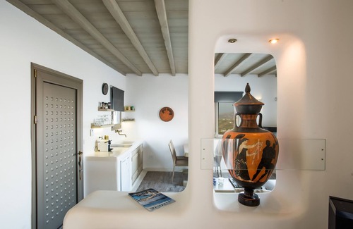 Plintri Villa | Villa 'Amallini, Luxe Infinity Pool' with Sea View, Wi-Fi and Air Conditioning