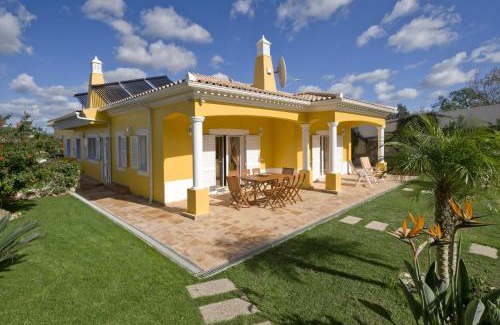 Pata de Cima Villa | Villa Amarela
