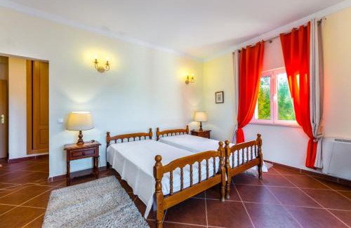 Pata de Cima Villa | Villa Amarela