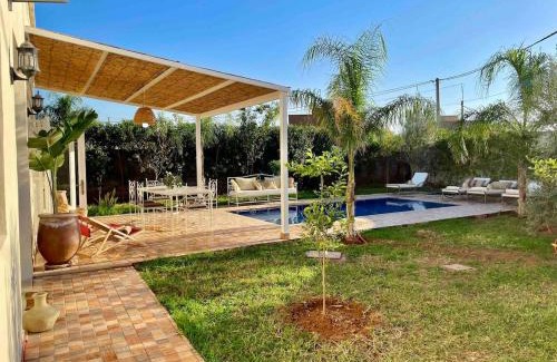 Sidi Abdallah Ghiat Villa | Villa Ambre with Pool And Garden