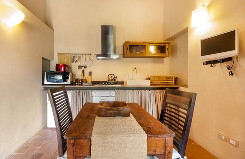 Brenna Apartment | Villa Amedeo apartment Giotto 15 km from Siena