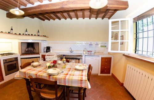 Altopascio Villa | Villa Amino - Secluded Tuscan villa with private pool