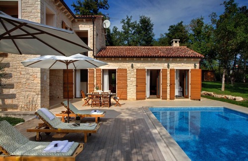 Karigador Villa | Villa Ana, privacy 5* Villa with large Garden, Child friendly, 300m to beach