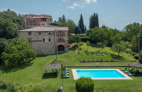 Radi House | VILLA AND FARMHOUSE OF RADI SIENA- Apartment ISTRICE AIR COND POOL GARDEN