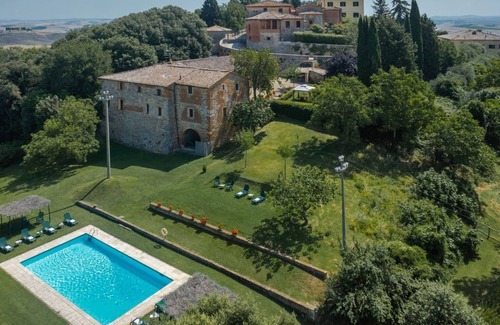 Radi House | VILLA AND FARMHOUSE OF RADI SIENA- Apartment ISTRICE AIR COND POOL GARDEN