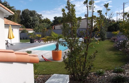 Pornic House | Villa and heated pool 800m from the beach and center of pornic on foot wifi