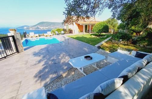 Katsarata Villa | VILLA ANDRONIKI