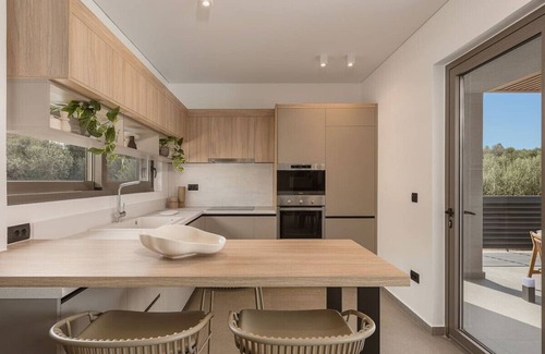 Galatas House | Villa Angel | Estel Residences