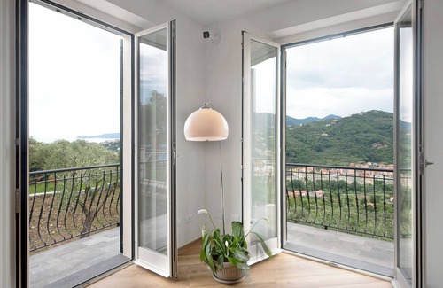 Rezza Villa | Villa 'Angelina' with Sea View, Wi-Fi and Air Conditioning