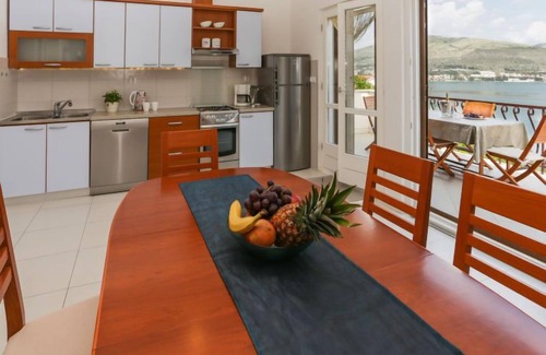 Okrug Donji House | Villa Anita by Interhome