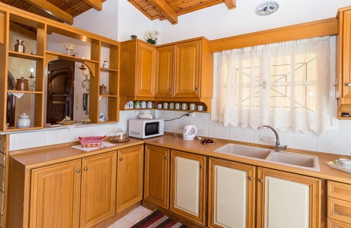 Ano Vasilikos House | Villa Anna - 3 bedroom apartment 2nd floor