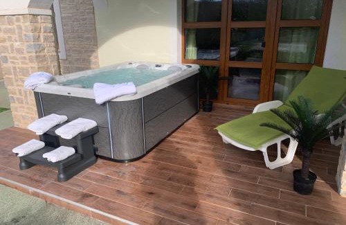 Kornic Villa | Villa Anna - 4 bedrooms, 4 bathrooms, heated pool, jacuzzi