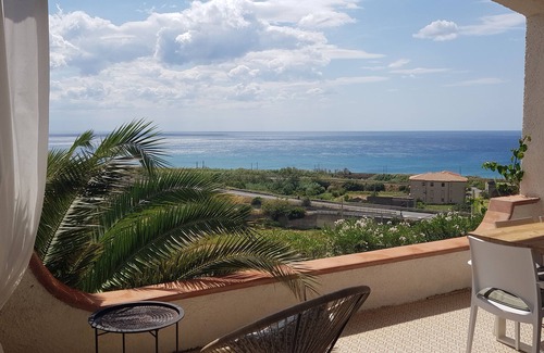 Fuscaldo Apartment | Villa Anna - Apartment with a stunning sea view just minutes from the beach