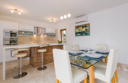 Cove Makarac (Milna) Apartment | Villa Anna GF - Best Island vacation - Luxury stay near the beach