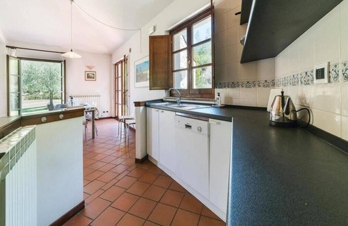 Bettona Villa | Villa Anna in Bettona, Perugia, with Swimming Pool and Tennis Court