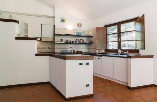 Bettona Villa | Villa Anna in Bettona, Perugia, with Swimming Pool and Tennis Court