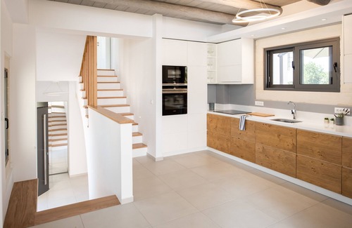 Douliana Villa | Villa Annie - Luxury Villa - 360 Sea & White Mountains views - Luxury hamper