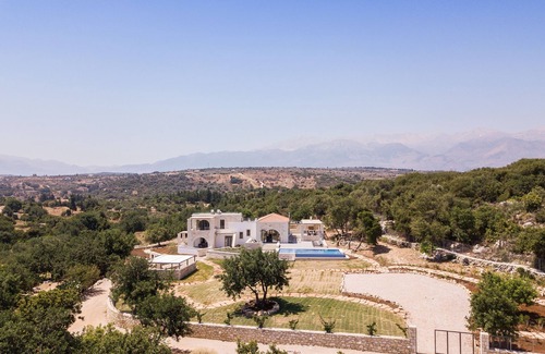 Douliana Villa | Villa Annie - Luxury Villa - 360 Sea & White Mountains views - Luxury hamper