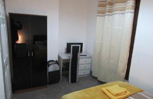 Walkden Apartment | Villa Anson