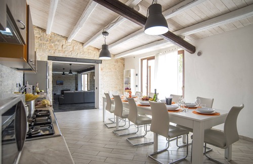 Scicli Villa | VILLA ANTICA AIA R. WITH POOL A/C 5 ROOM WITH BATHROOM AND WIFI FREE IN SCICLI
