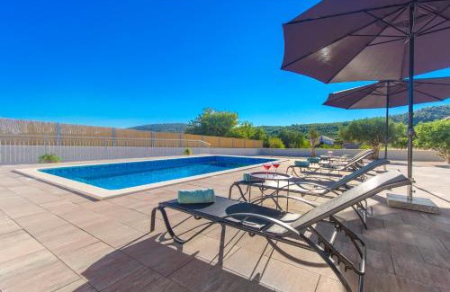 Marina Villa | Villa Antonia with heated pool