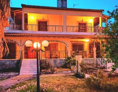 Paionia Apartment | Villa Apartment with 3 bedrooms