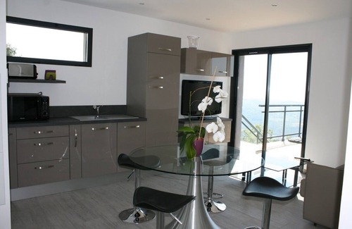 Saint-Jeannet Apartment | Villa Apartments, private garden and pool, sea view