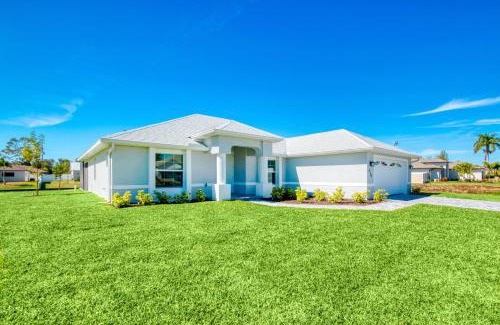Trafalgar Villa | VILLA APOLLO - 3,5 BEDS - 2,5 BATHS - 8 GUESTS - WATERVIEW & POOL/SPA - INCL. 10% OFF BOAT RENTAL