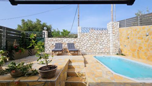 Frourion Villa | Villa Apoplous with pool