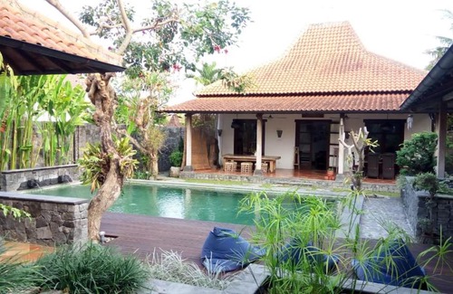 Colomadu House | Villa Aquin