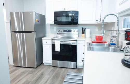 Town Center House | Villa Arcadia - Near Kennesaw Mountain, Shopping, and KSU!